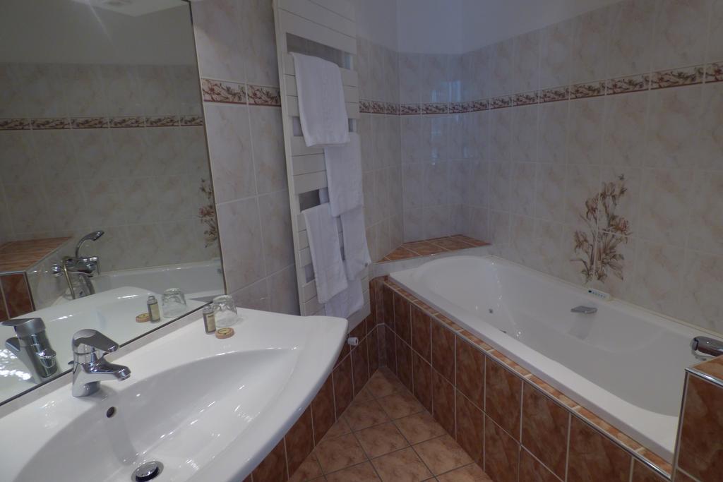 Hotel Du Lion D'Or Entraygues-sur-Truyere Bilik gambar
