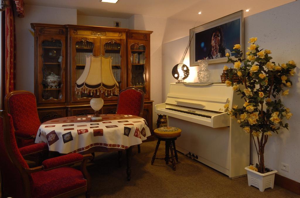 Hotel Du Lion D'Or Entraygues-sur-Truyere Bilik gambar